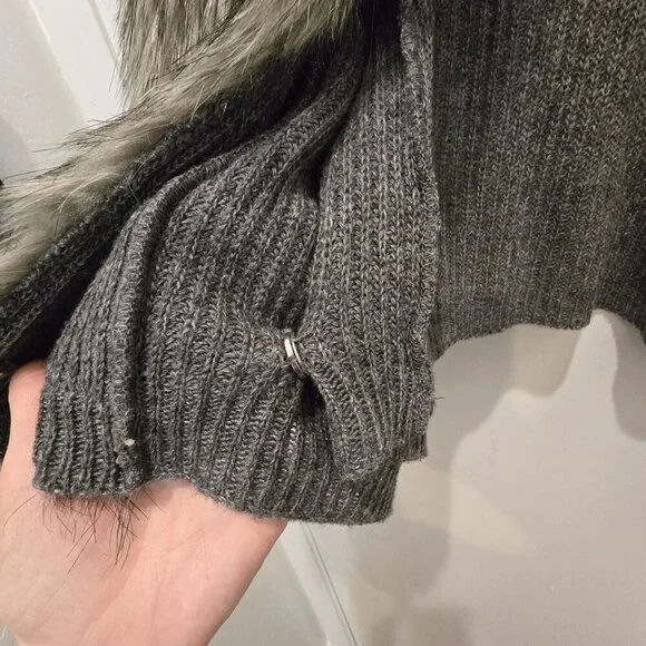Kate Landry Faux Fur Collar Cropped Cape Knit Sleeves Gray Size M Acrylic & Wool - Picture 8 of 13
